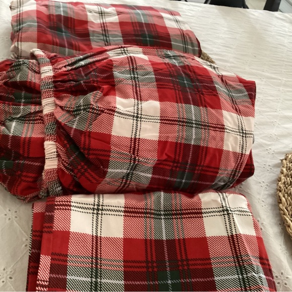 Threshold Red and Green Plaid Holiday Queen Sheet set. - Picture 2 of 8